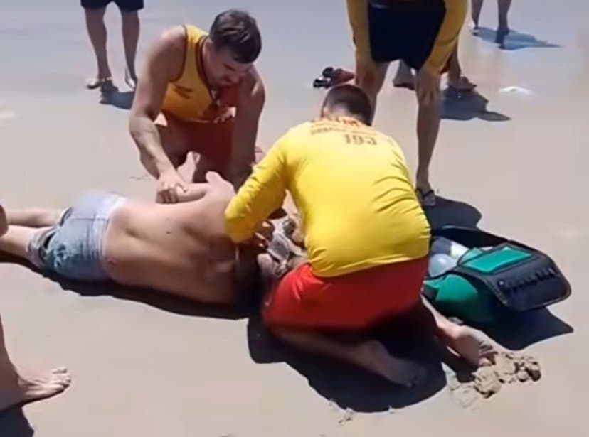 Homem se afoga em Imbituba, é socorrido e levado ao hospital