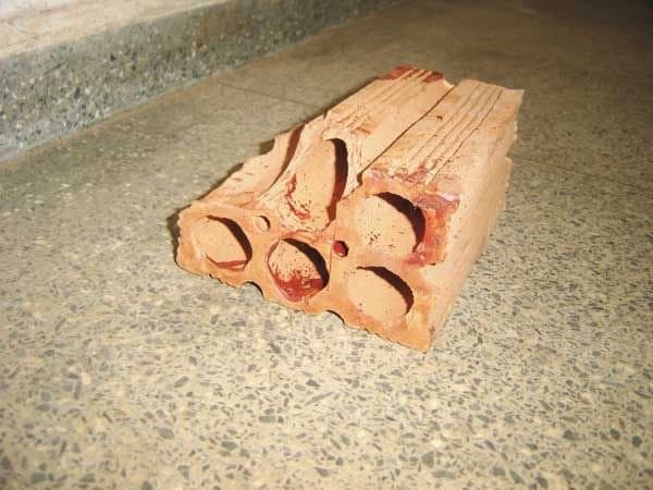 Jovem é seguido até em casa após discussão no trânsito e agredido com tijolada