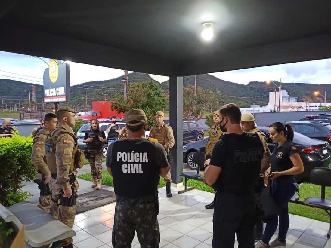 Em operação, Polícias Civil e Militar apreendem drogas e dinheiro