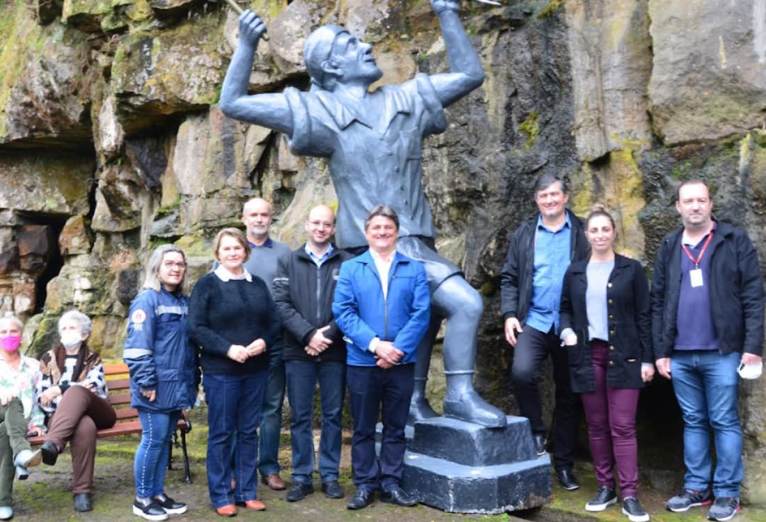 Estátua em homenagem a Zé Diabo é inaugurada em Orleans