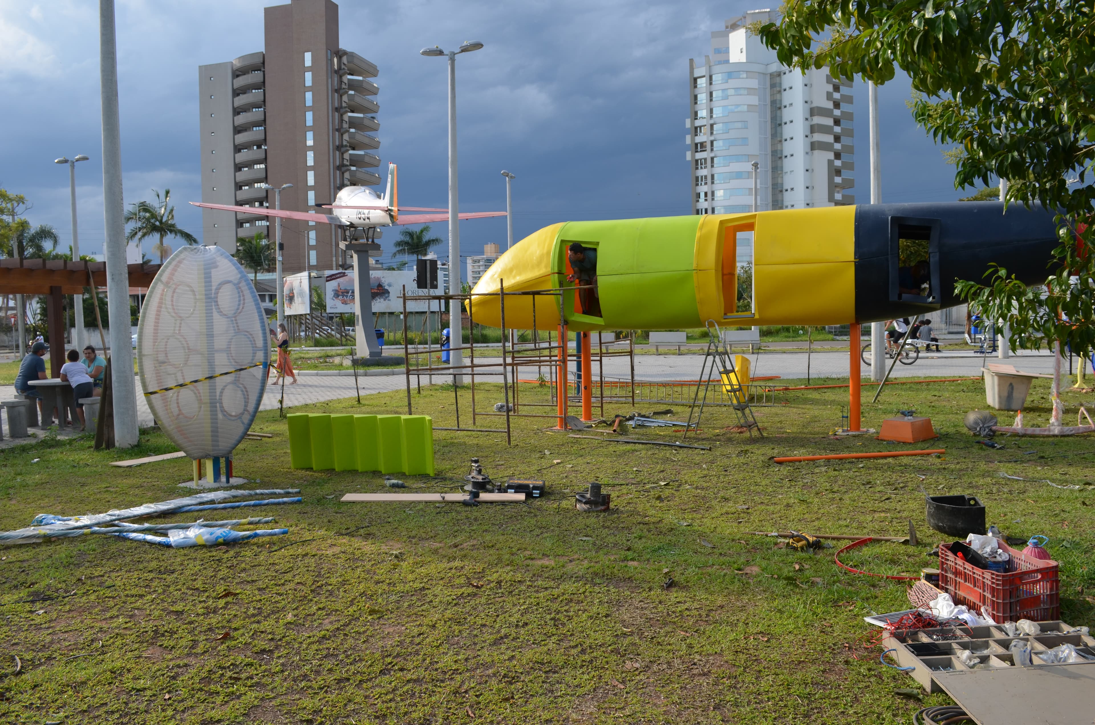 Praça do Avião, em Tubarão, ganhará parque infantil com réplica de aeronave