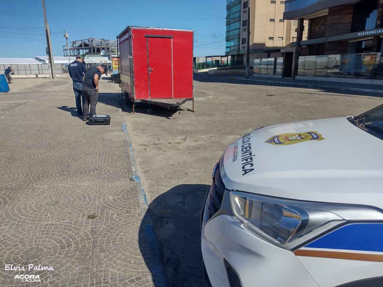 Polícia faz perícia em local onde jovem morreu após choque elétrico