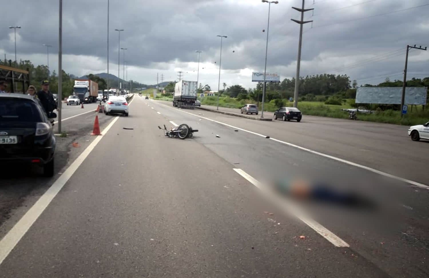 Motociclista tem o corpo mutilado em acidente na BR-101