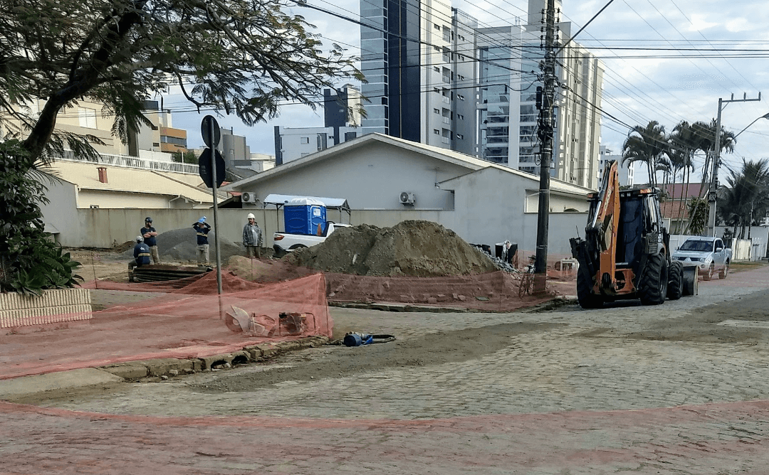 Onze ruas estarão em obras nesta quinta-feira (8)
