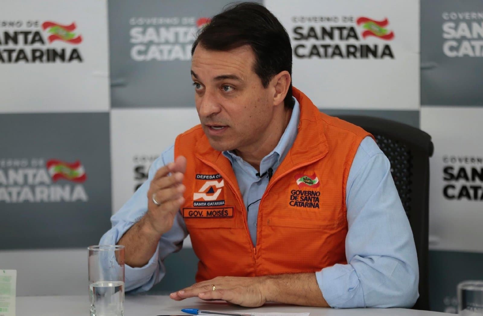 Atrapalhado como um cego no meio do tiroteio