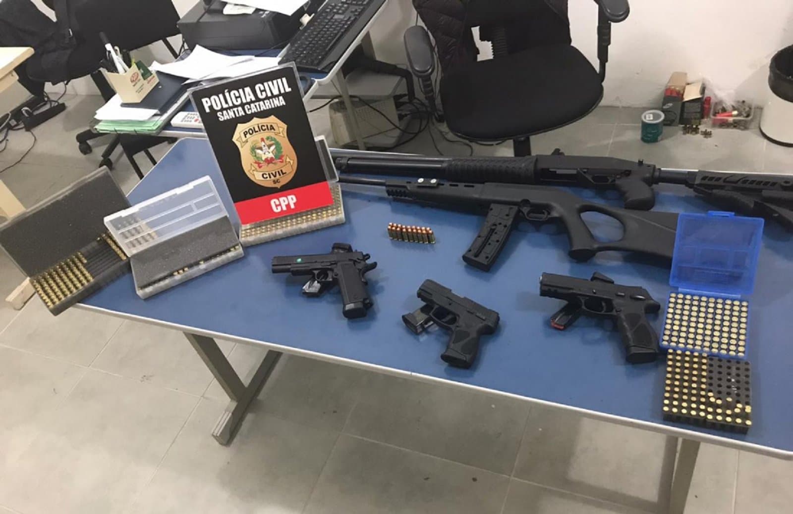 Armas e mais de 400 munições são apreendidas pela Polícia Civil