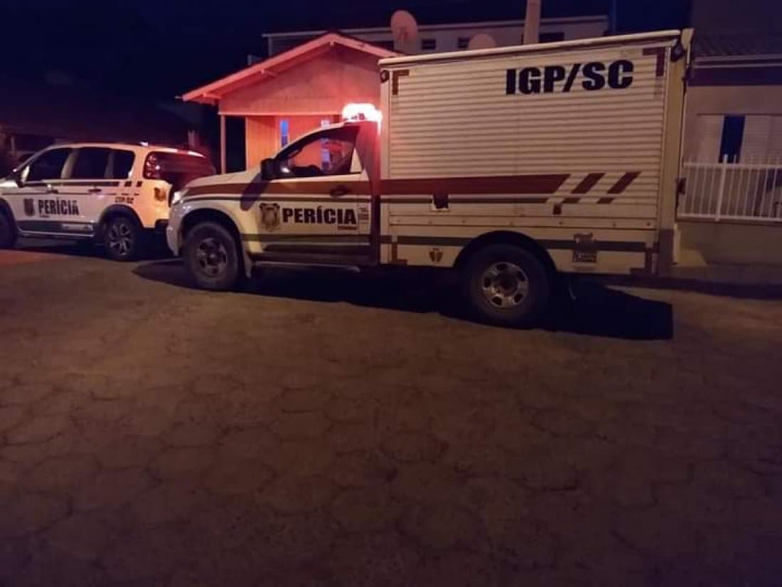 Jovem é suspeita de enterrar recém-nascido nos fundos de casa