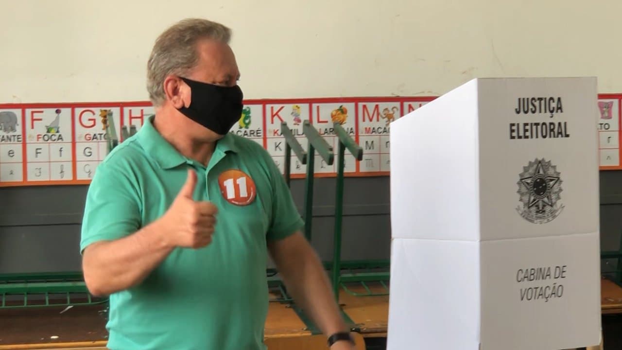 Joares e Caio votam no Hercílio Luz e Gallotti