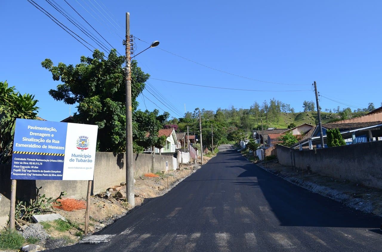 Concluída a pavimentação de parte da rua Pedro Esmeraldino Menezes, no Fábio Silva