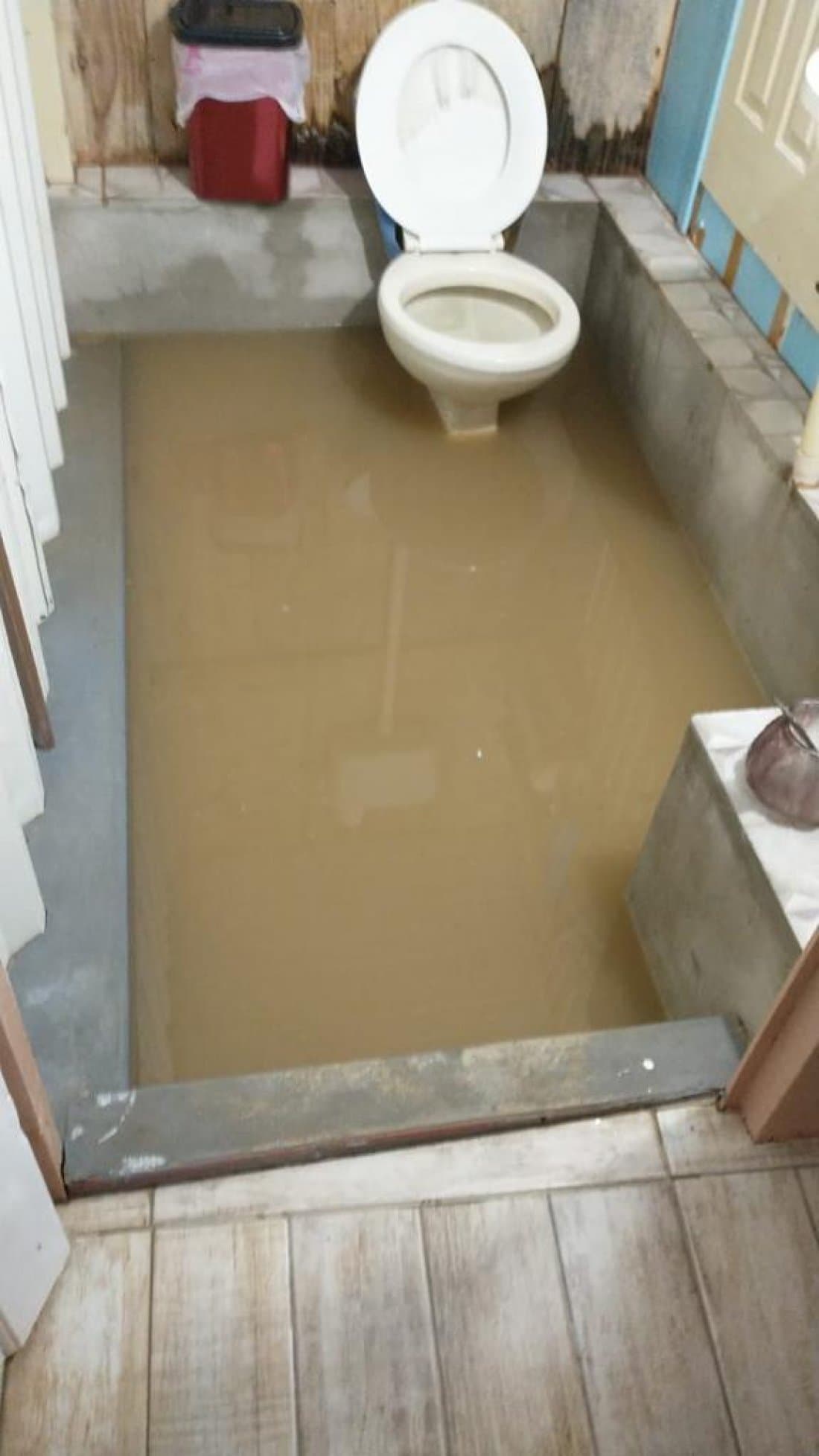 Chuvas alagam três casas, em Tubarão