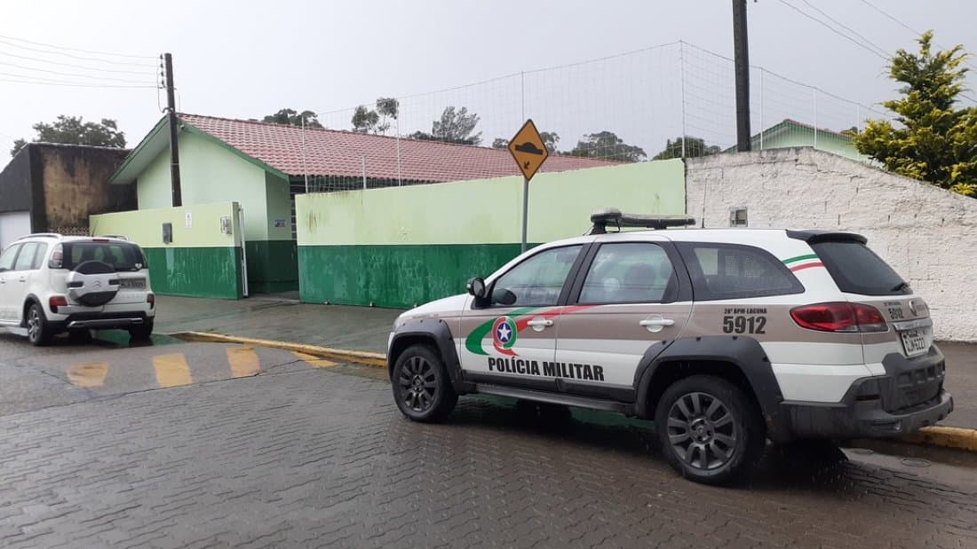 Escola de Laguna tem notebook e roteador levados por bandidos