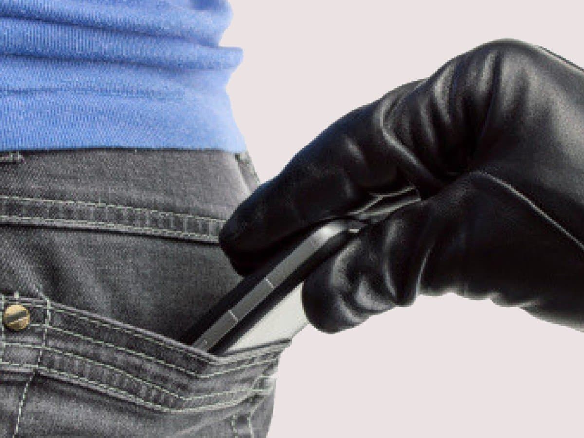 Jovem vende celular roubado pela internet e é presa