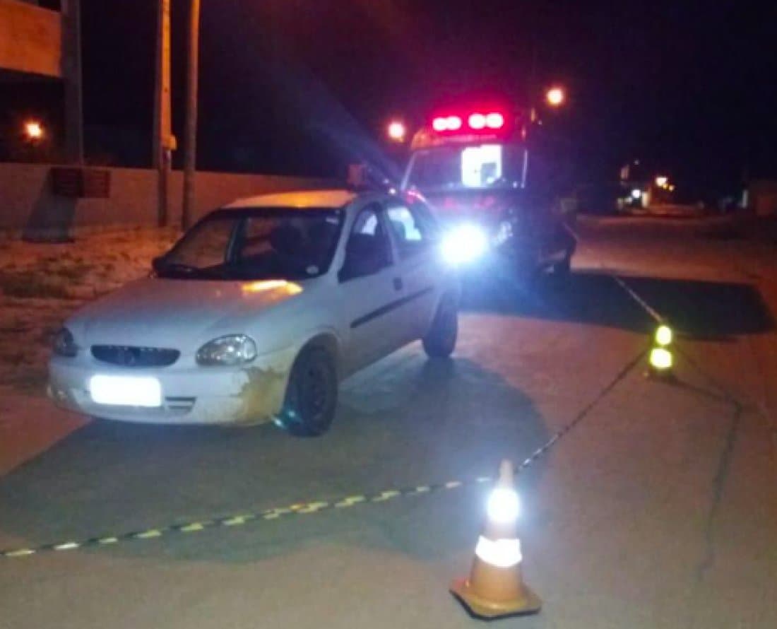 Polícia encontra homem morto com tiro na cabeça dentro do veículo, em Jaguaruna