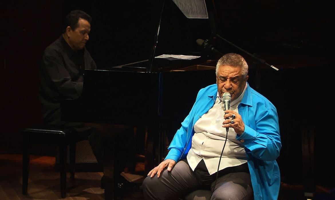 Com 84 anos, Agnaldo Timóteo morre de COVID-19 no RJ