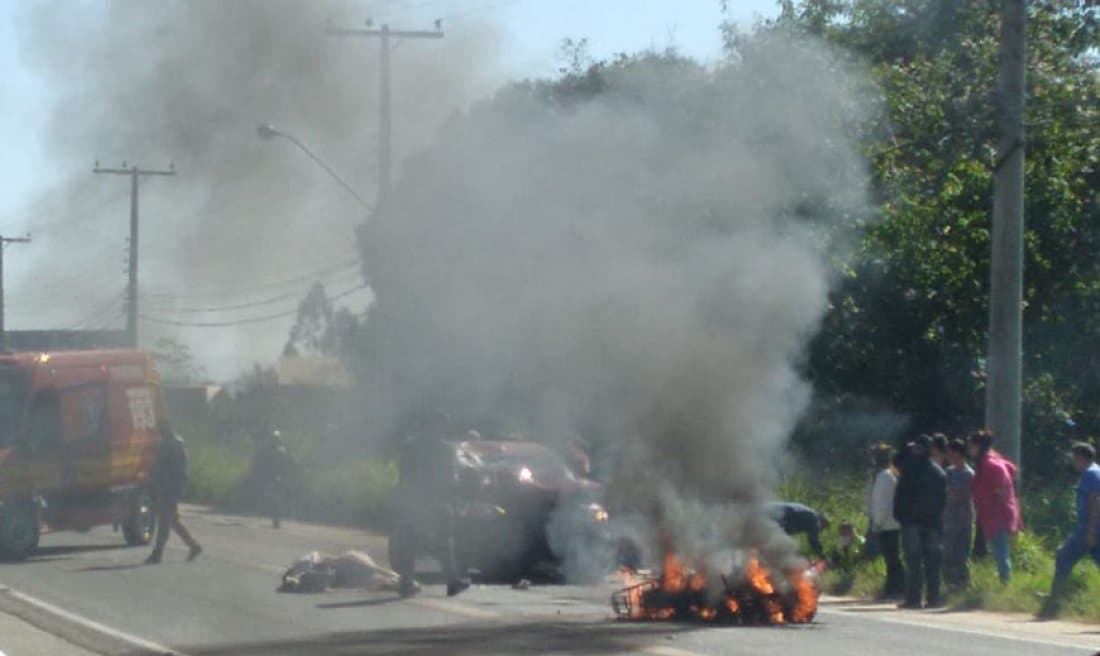 Acidente envolvendo carro e moto deixa jovem morto em Braço do Norte