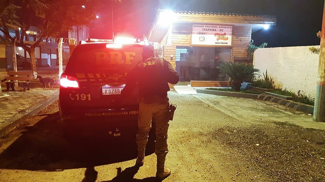 PRF prende homem com mandado de prisão por estupro de vulnerável em aberto