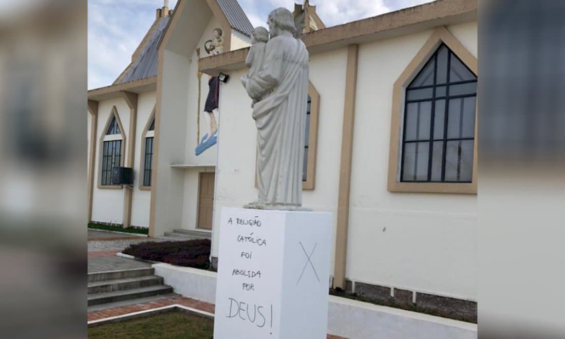 Vândalos picham imagem de santo em Treze de Maio
