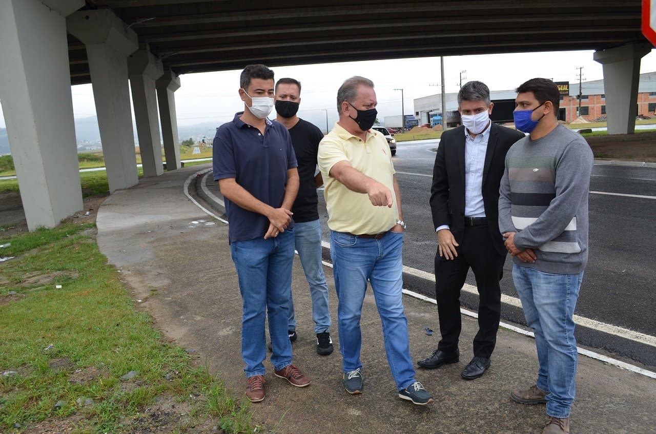 Prefeito Joares Ponticelli e gestores da CCR Via Costeira visitam trechos que receberão modificações para novo acesso