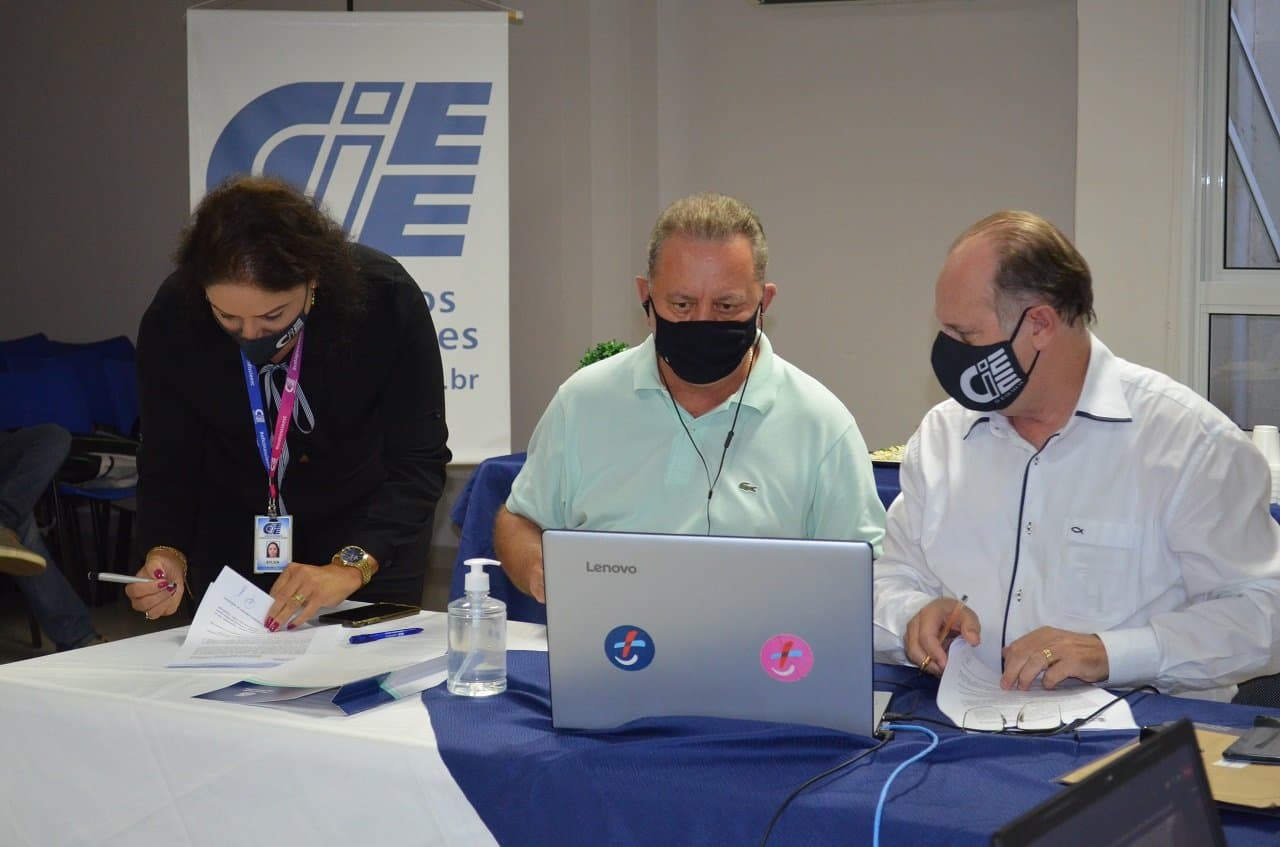 Tubarão formaliza contrato com o CIEE para operação do programa Primeiro Emprego