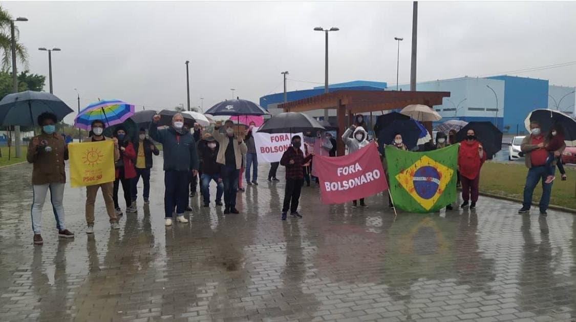 Manifestação contra Bolsonaro ocorre em Tubarão