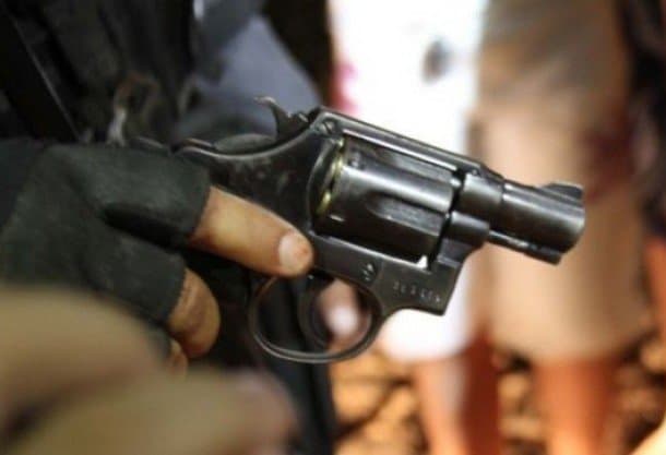 Família é rendida ao entrar em casa e tem carro roubado em Tubarão