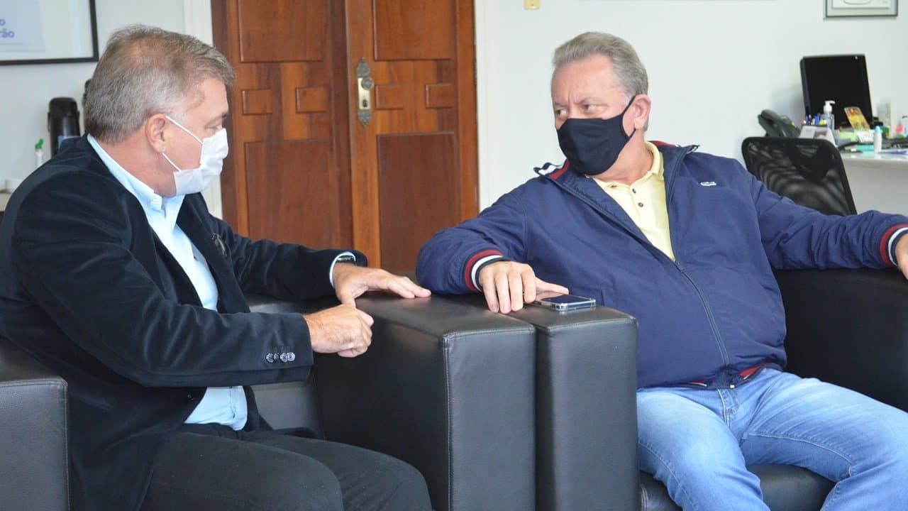 PRIMEIRA MÃO - Gean Loureiro visita prefeitos, mas não promete composição