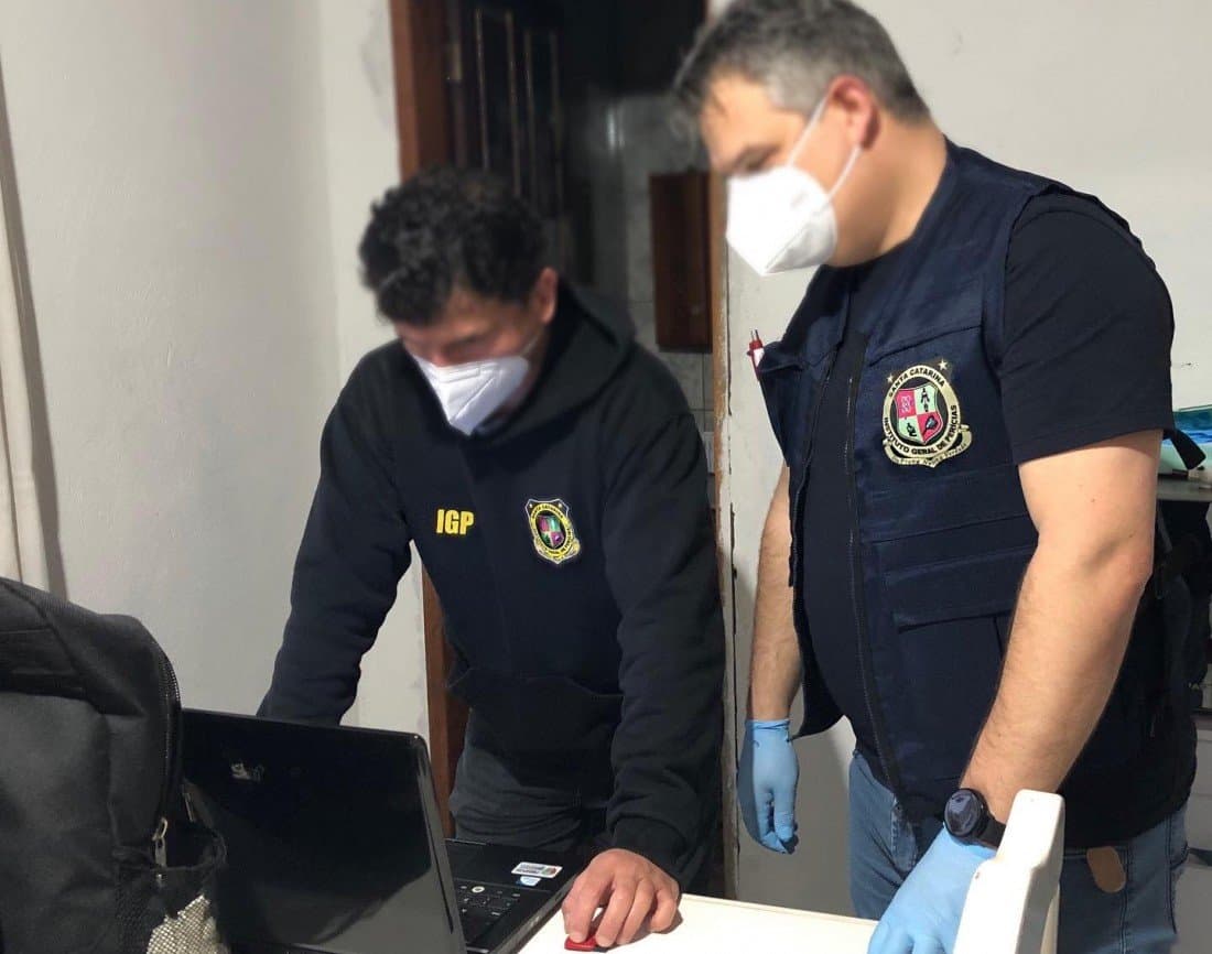 Morador de Tubarão é preso com material pornográfico infanto-juvenil