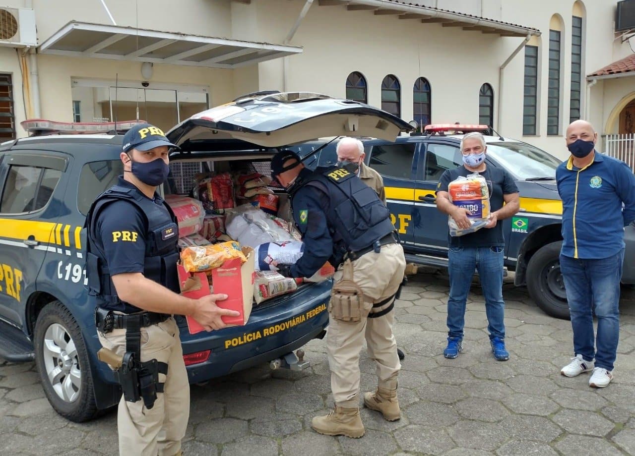 Instituição de Tubarão recebe alimentos arrecadados na campanha Estrada Solidária