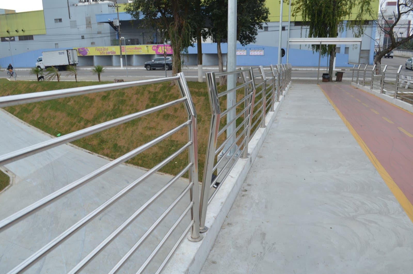 Passarela Ângelo Antônio Zaboti é alvo de vandalismo