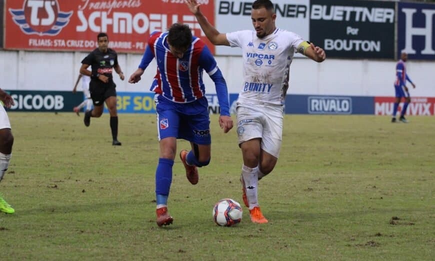CATARINENSE SÉRIE B: Tubarão vence segunda seguida e respira no tabela