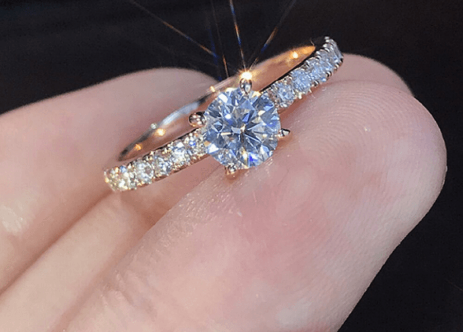 Ladrão de passa por cliente e rouba joias em relojoaria