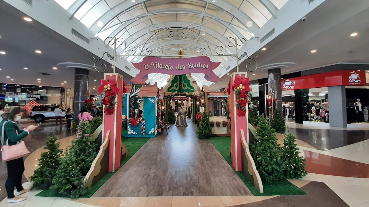 Decoração de Natal do Farol Shopping é inaugurada