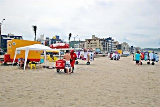 Ambulantes e food trucks interessados em trabalhar em Laguna no verão devem inscrever-se até esta quinta-feira (14)