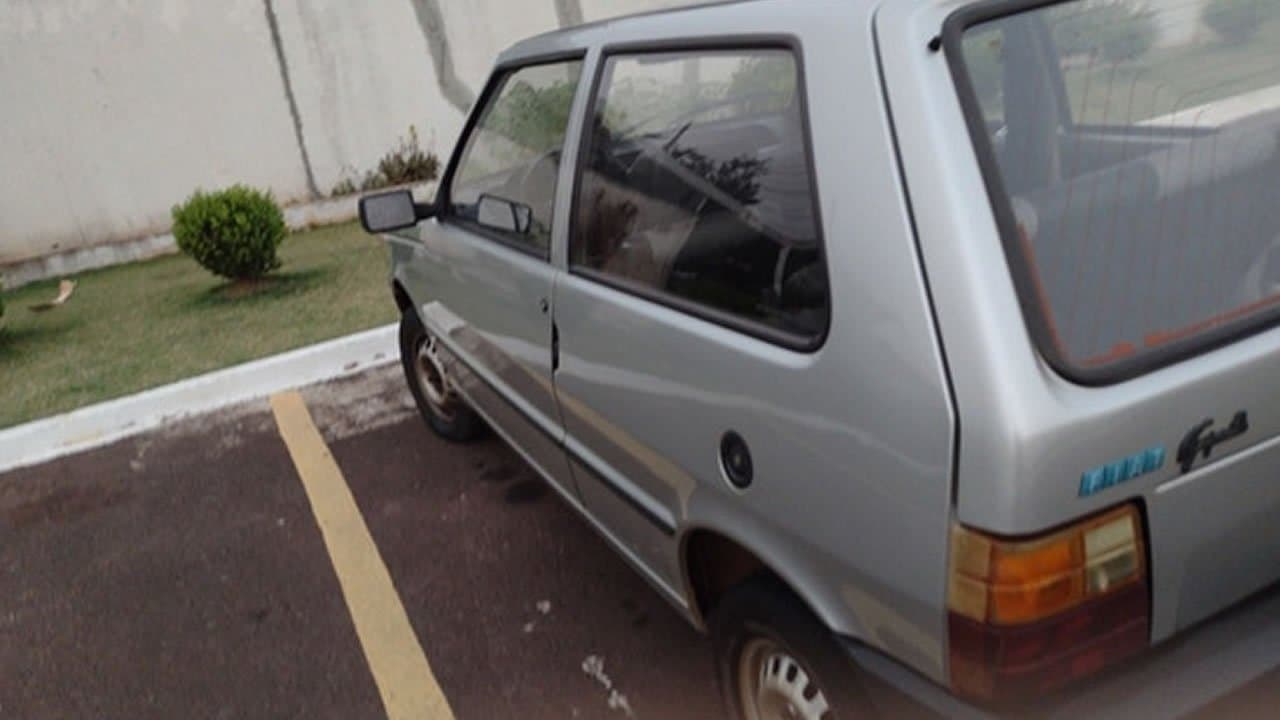 Homem tem carro furtado em frente ao trabalho