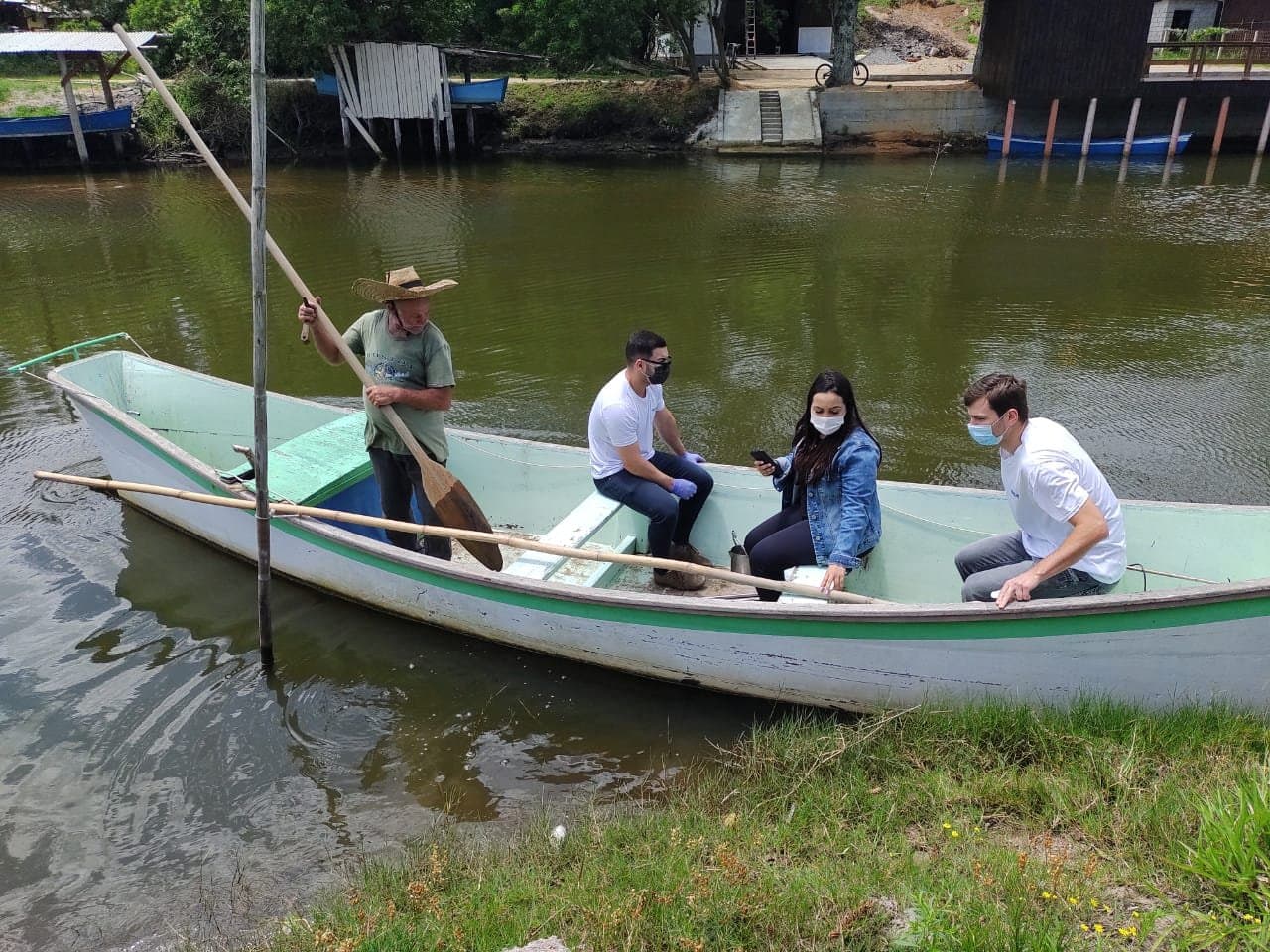 Técnicos realizam coletas em pontos do Rio Parobé para projeto de dragagem