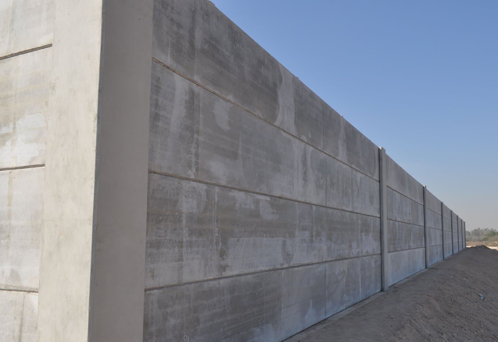 Ladrão escala muro de cinco metros para furtar fios de empresa