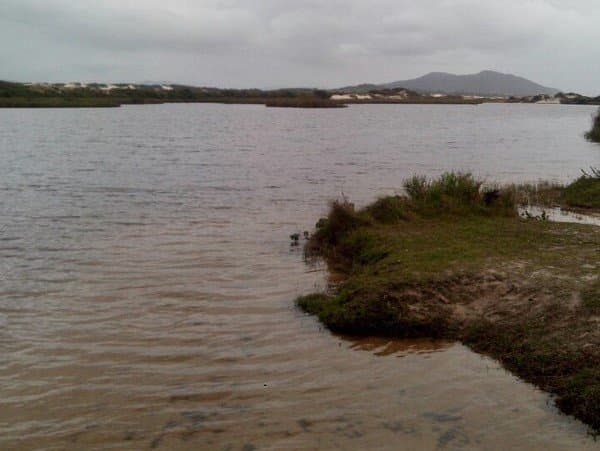 Bombeiros buscam vítima de afogamento em lagoa de Imbituba