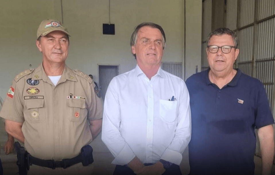 Deputado que recepcionou Bolsonaro em SC testa positivo para Covid-19