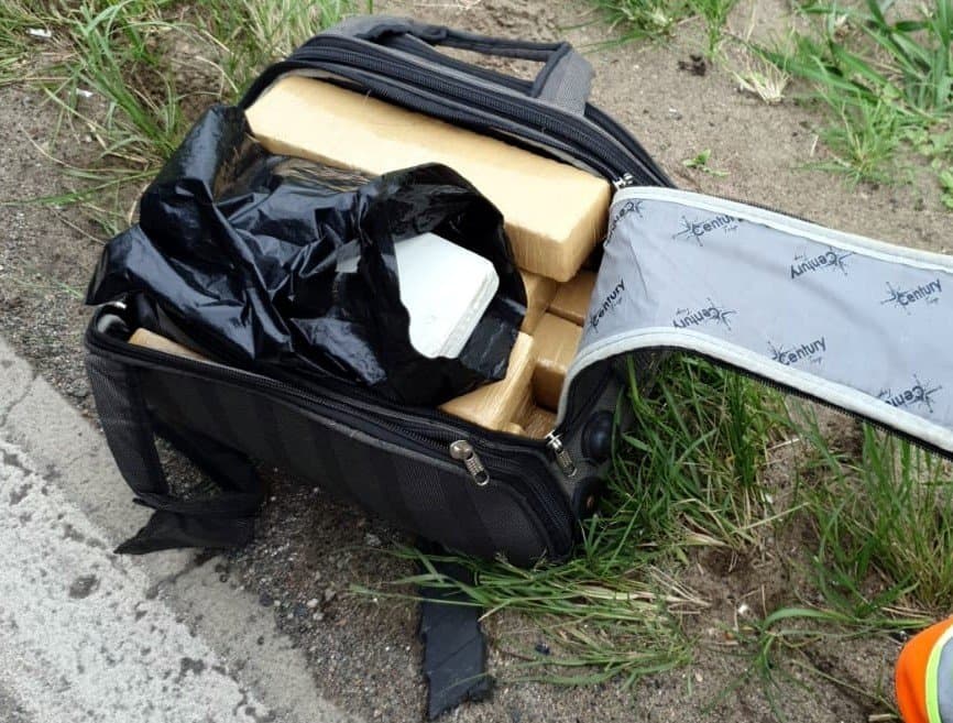 Homem é preso com 15,3 quilos de maconha e um quilo de cocaína na BR-101