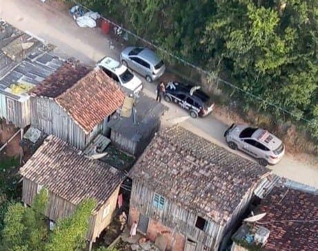 Dois assaltantes são presos na Operação Raízes; outros três estão foragidos