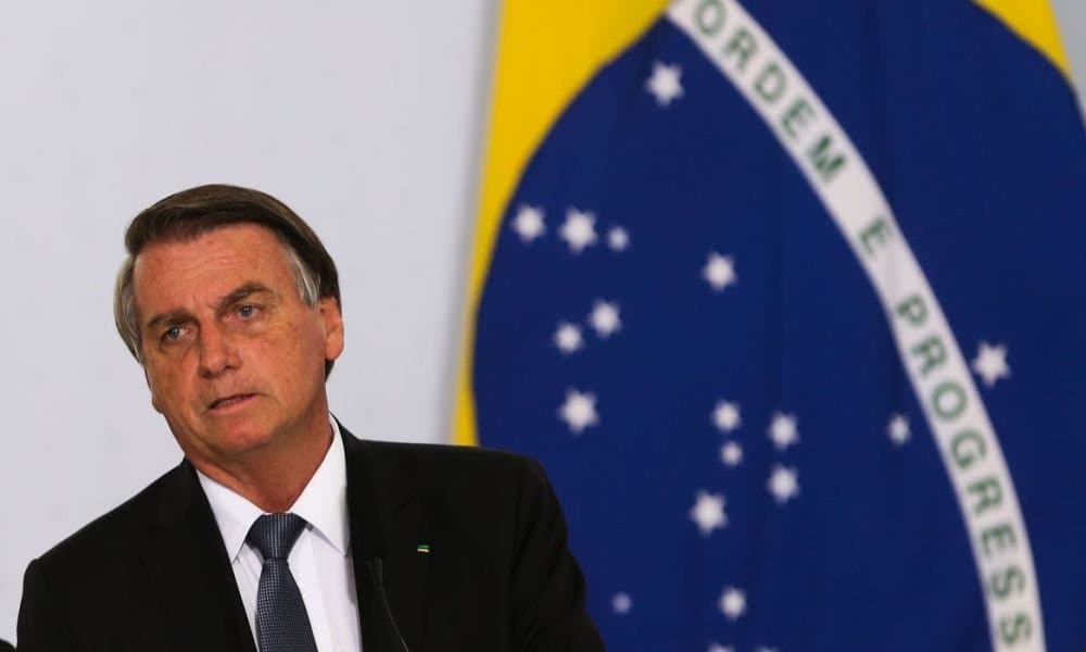 Ordem do STF determina que Bolsonaro entregue passaporte à Justiça