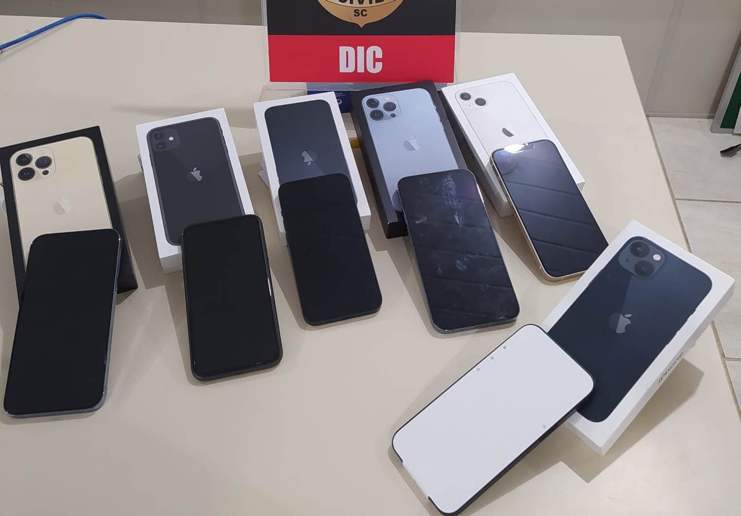 Celulares roubados de loja da Apple de Tubarão são recuperados e um acusado é preso