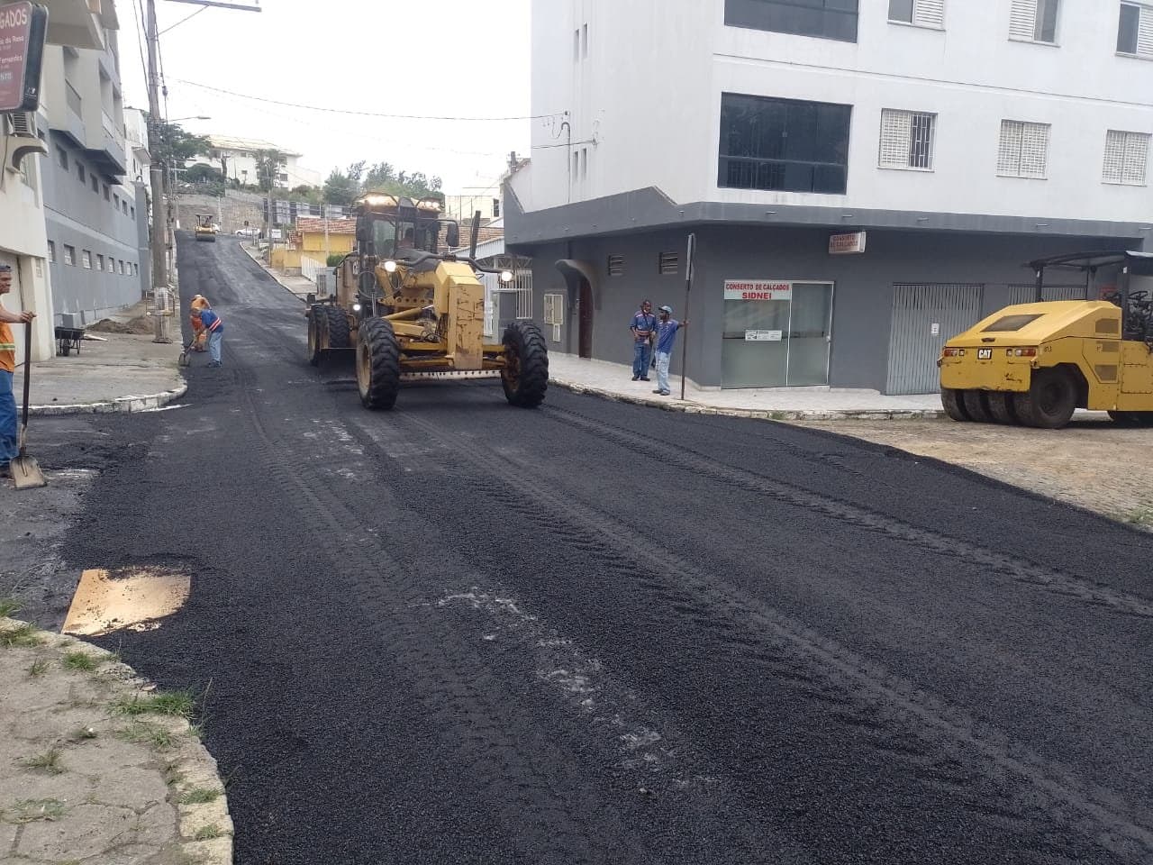 Obras de pavimentação em Tubarão são executadas durante o Carnaval