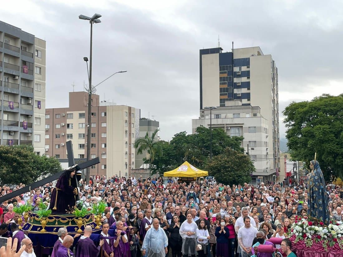Procissões católicas são retomadas após dois anos de pandemia