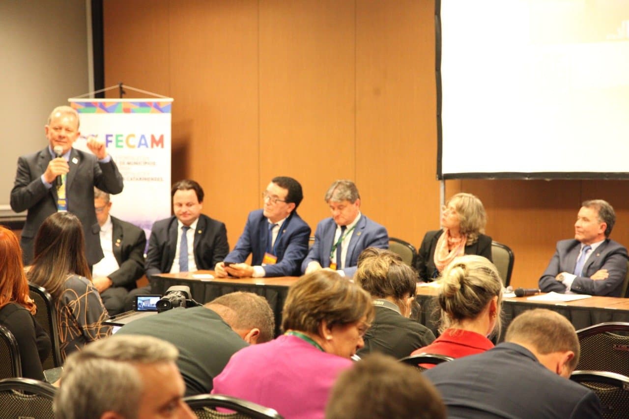 Em Brasília, prefeito e vice de Tubarão defendem união por novo pacto federativo