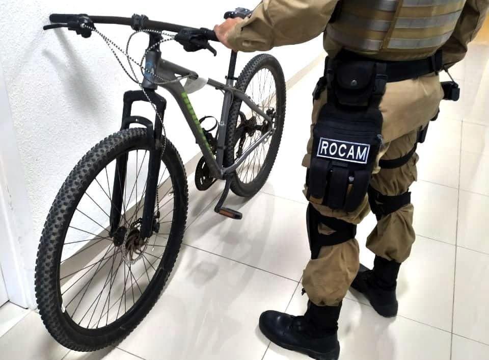 Homem é preso horas depois de furtar bicicleta
