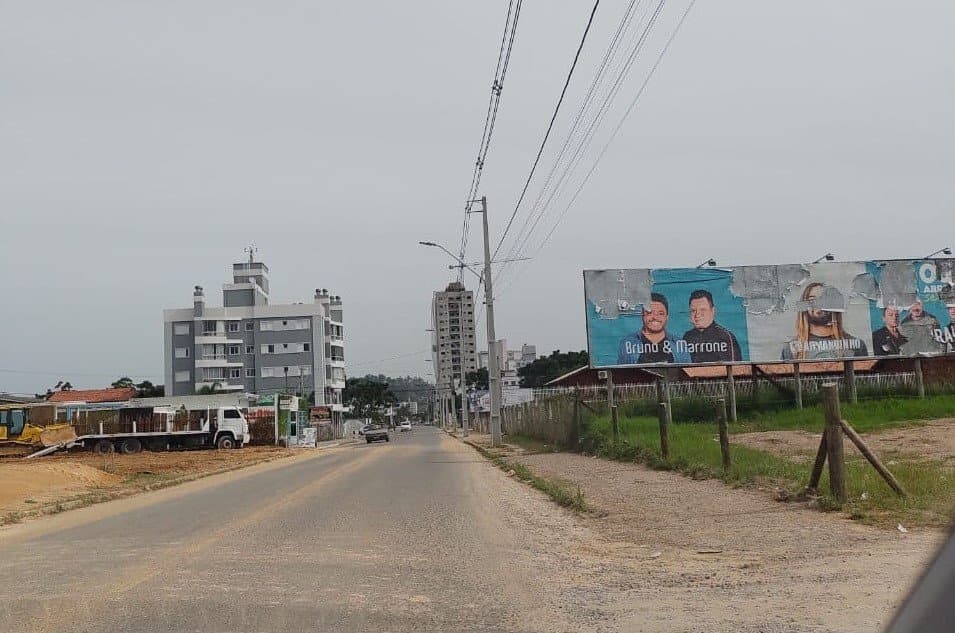 Lâmpadas da Rua Simeão Esmeraldino de Menezes, em Tubarão, são substituídas