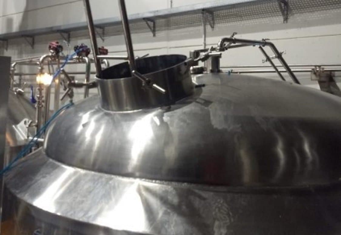 Homem morre após entrar em tanque de cerveja vazio