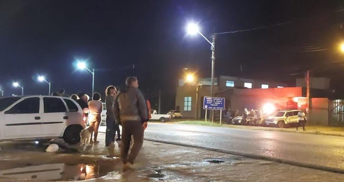 Manifestação é realizada após morte de jovem em Laguna