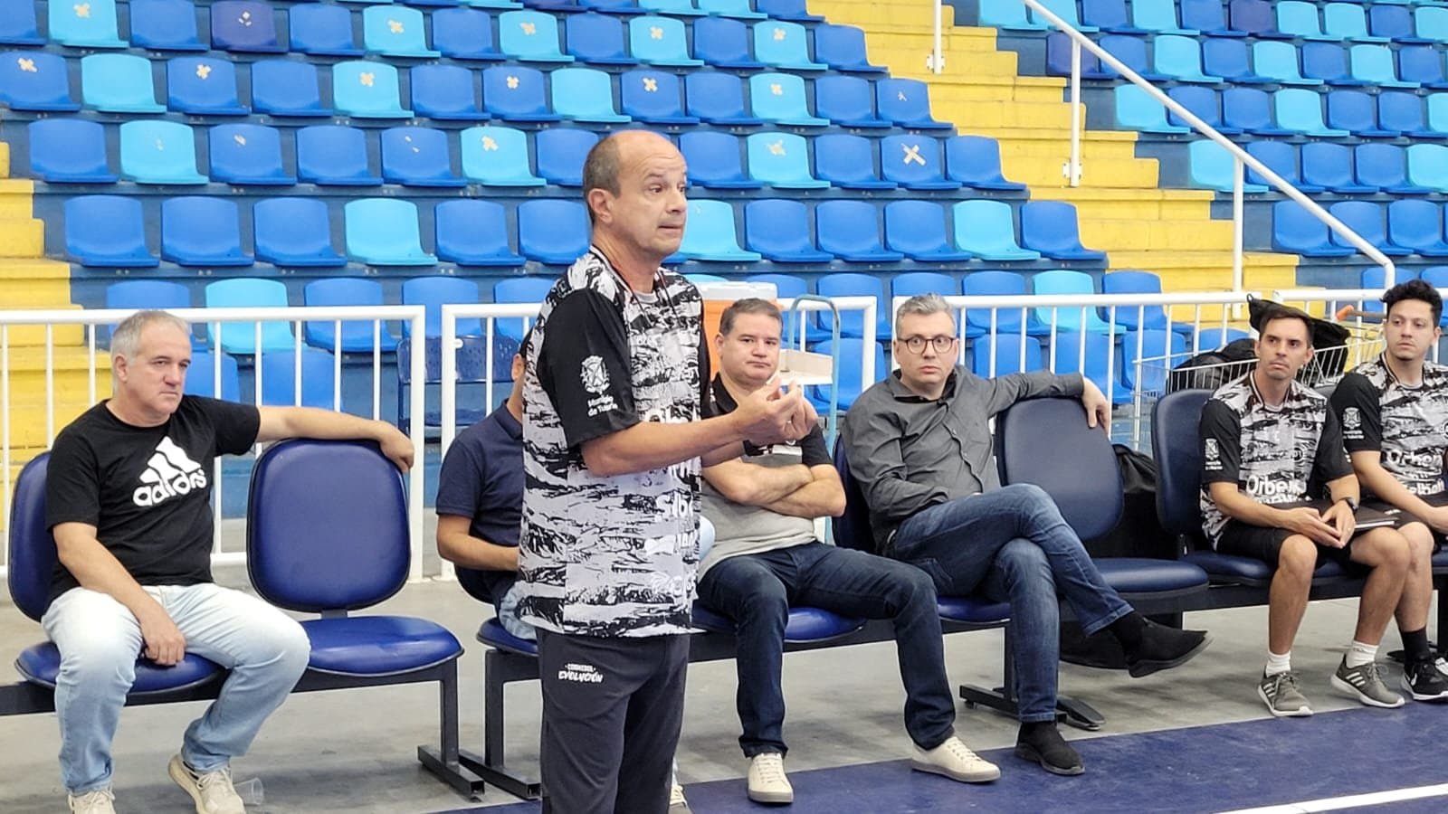 Morruga é eleito o melhor técnico do mês da Liga Nacional de Futsal